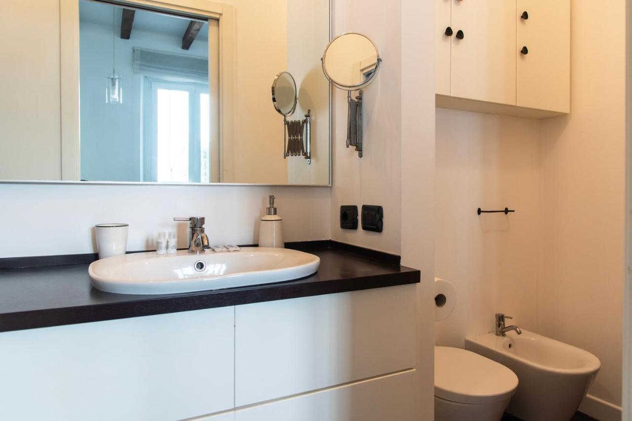Youhosty - Charming 2-bed Flat With Terrace, Navigli & Duomo * Mailand