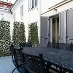 Youhosty - Charming 2-Bed Flat With Terrace, Navigli & Duomo