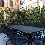 Youhosty - Charming 2-Bed Flat With Terrace, Navigli & Duomo