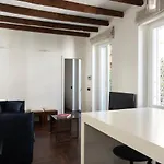 Youhosty - Charming 2-Bed Flat With Terrace, Navigli & Duomo